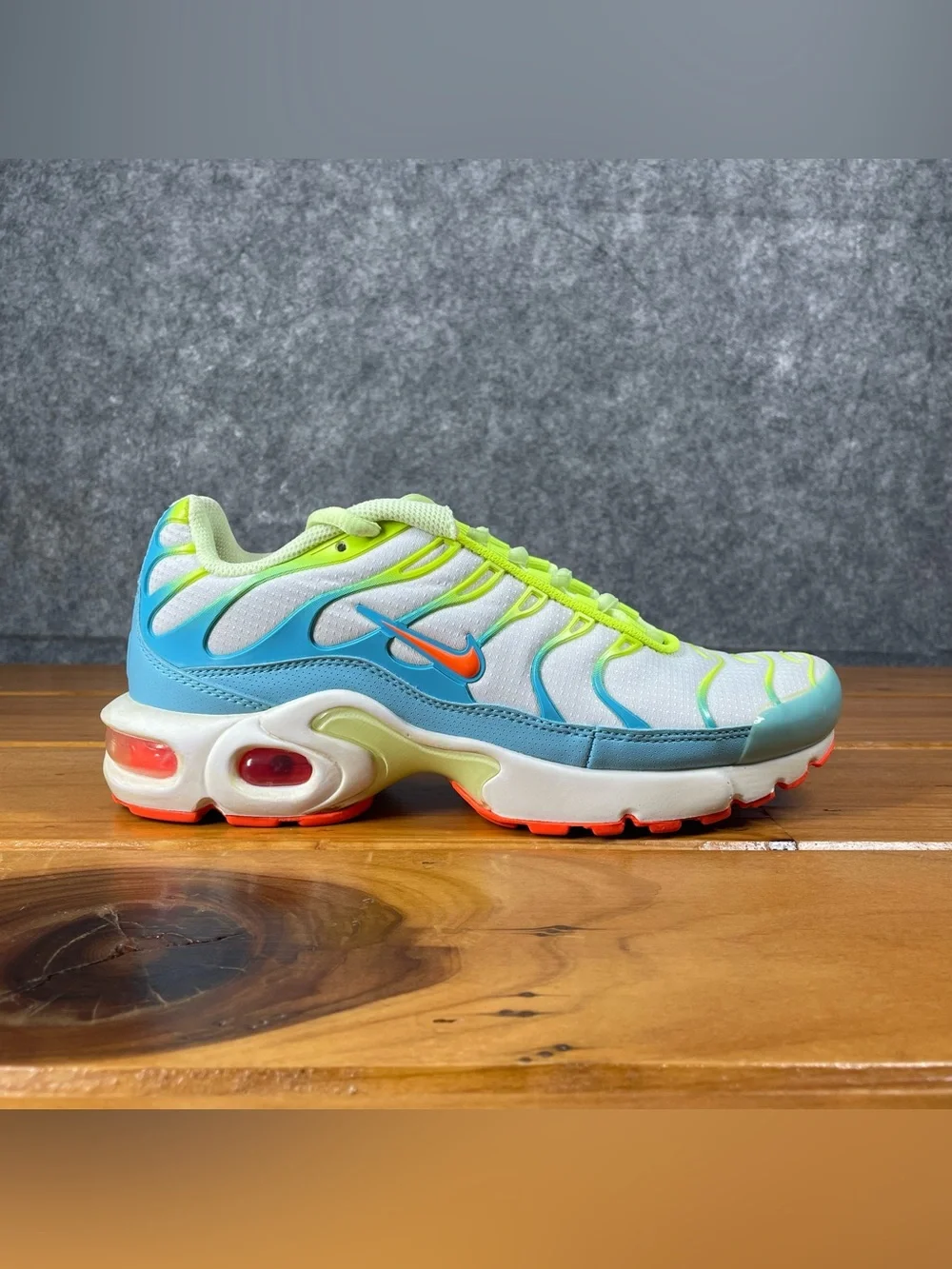 Nike Air Max Plus TN GS Size 6Y / Womens 7.5 White Blue Volt Orange CJ9930-400